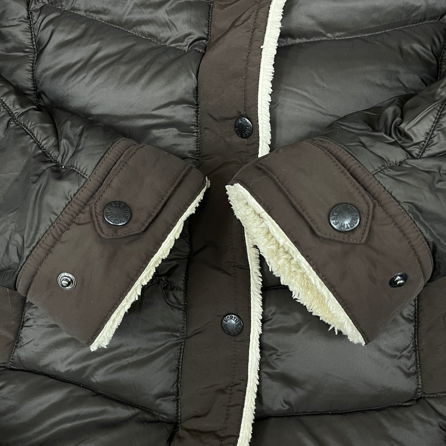 THE NORTH FACE（ザ・ノース・フェイス）レザーロゴ付き ダウンジャケット ハーフコート ブラウン レディースXL 95 #24