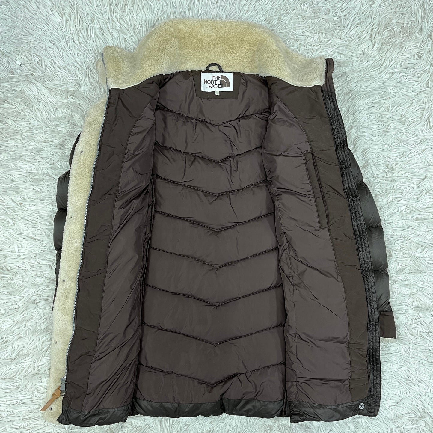 THE NORTH FACE（ザ・ノース・フェイス）レザーロゴ付き ダウンジャケット ハーフコート ブラウン レディースXL 95 #24