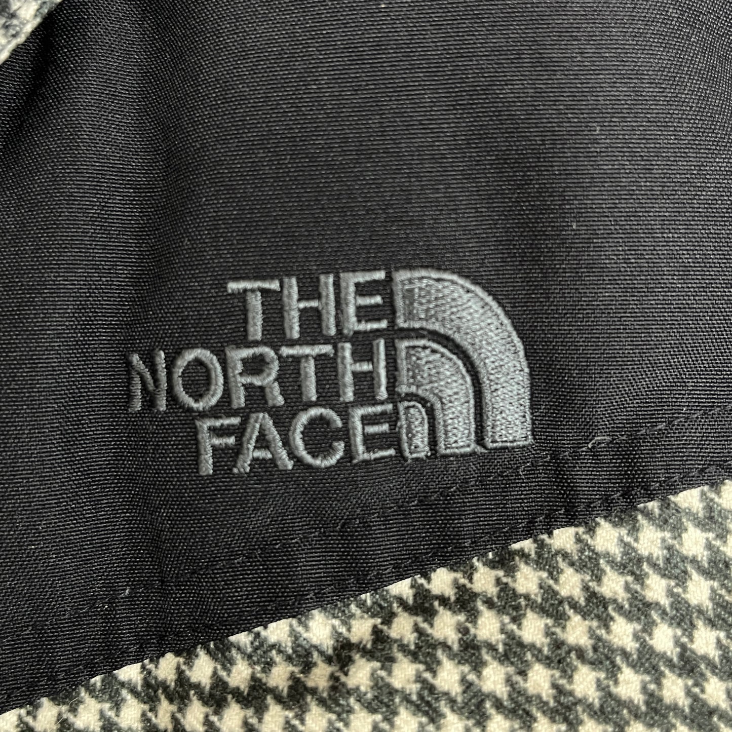 THE NORTH FACE（ザ・ノース・フェイス）千鳥格子柄 ダウンジャケット フード取外し可 レディースL 95 ブラック×ホワイト #25