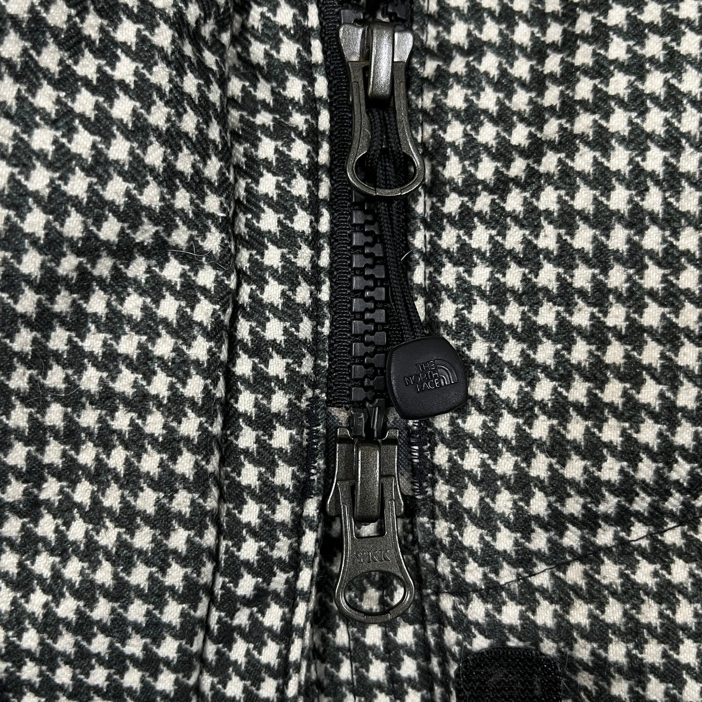 THE NORTH FACE（ザ・ノース・フェイス）千鳥格子柄 ダウンジャケット フード取外し可 レディースL 95 ブラック×ホワイト #25