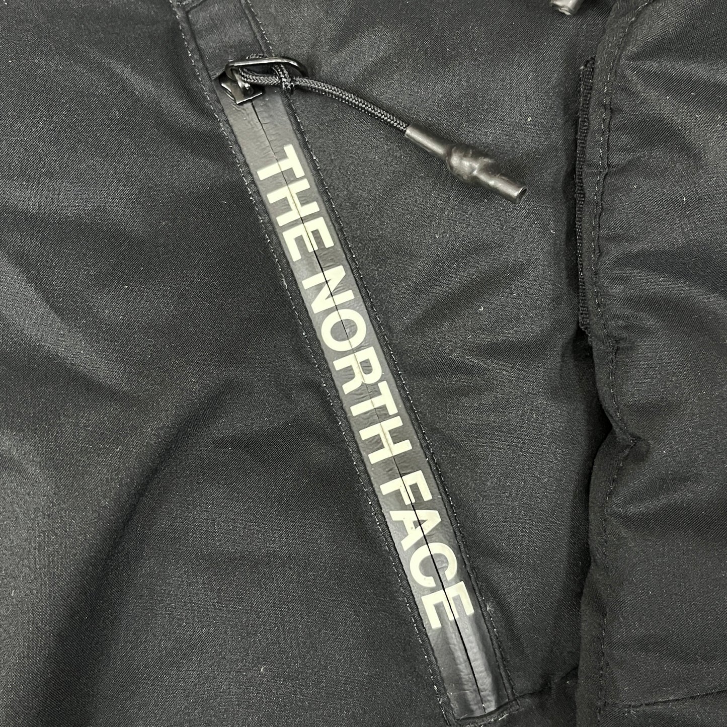 THE NORTH FACE（ザ・ノース・フェイス）ダウンコート DRYVENT キッズ140 ブラック／右袖下補修・汚れあり #27