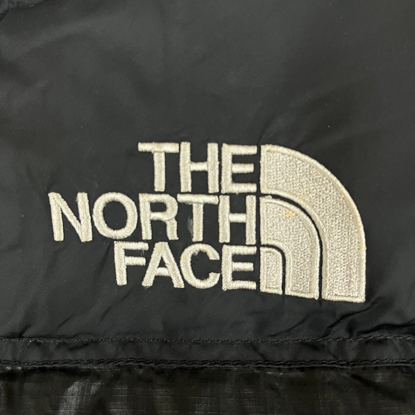 THE NORTH FACE（ザ・ノース・フェイス）NUPTSE 700フィル ダウンジャケット ブラック メンズS（90） 高保温 アウトドア定番モデル #32