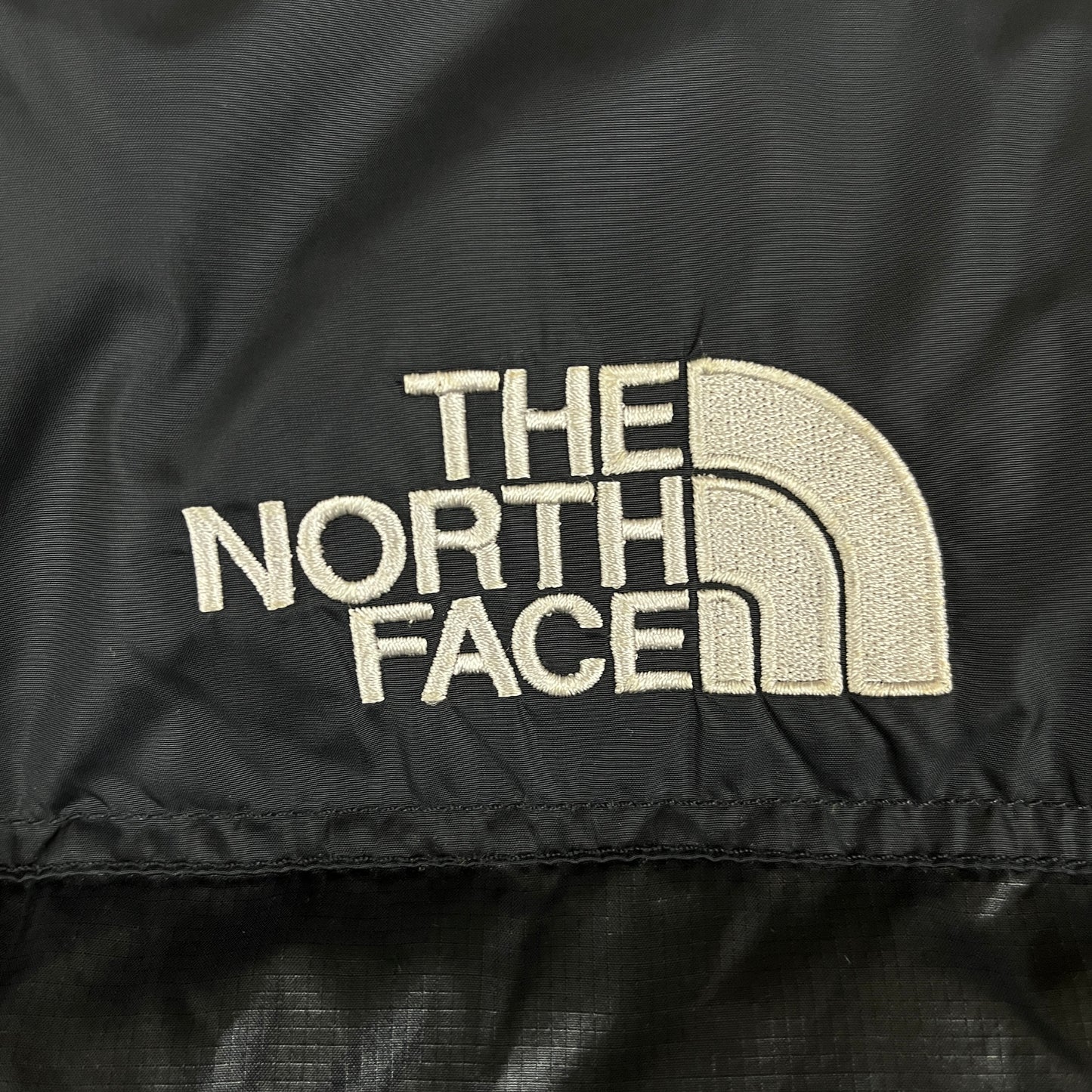 THE NORTH FACE（ザ・ノース・フェイス）NUPTSE 700フィル ダウンジャケット ブラック メンズS（90） 高保温 アウトドア定番モデル #32