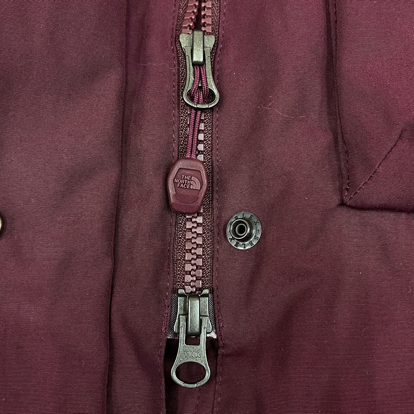 THE NORTH FACE（ザ・ノース・フェイス）ロングダウンジャケット メンズXL（100） ワインレッド フード・ファー取り外し可／RDS認証ウォッシャブルダウン／高保温モデル #33