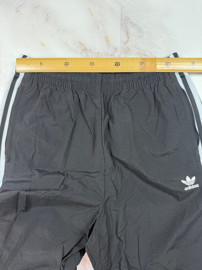 【adidas Originals】ブラック ナイロン トラックパンツ Lサイズ｜3ストライプ ロックアップデザイン