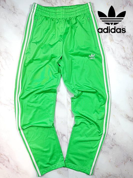 【adidas Originals】グリーン トラックパンツ Firebird TP PRIMEBLUE Mサイズ｜アディダス オリジナルス サステナブル素材使用