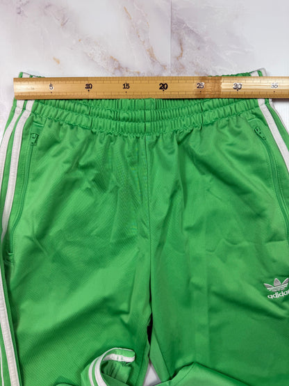 【adidas Originals】グリーン トラックパンツ Firebird TP PRIMEBLUE Mサイズ｜アディダス オリジナルス サステナブル素材使用