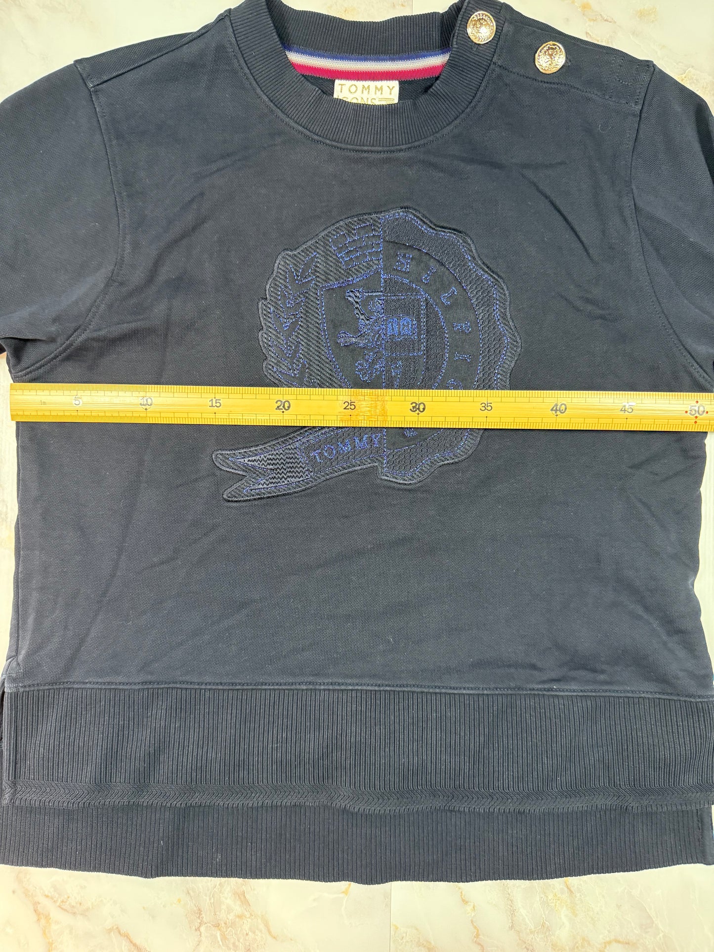 【TOMMY HILFIGER ICONS】ネイビー クルーネック スウェットシャツ 金ボタン装飾 コットン100% メンズ 長袖