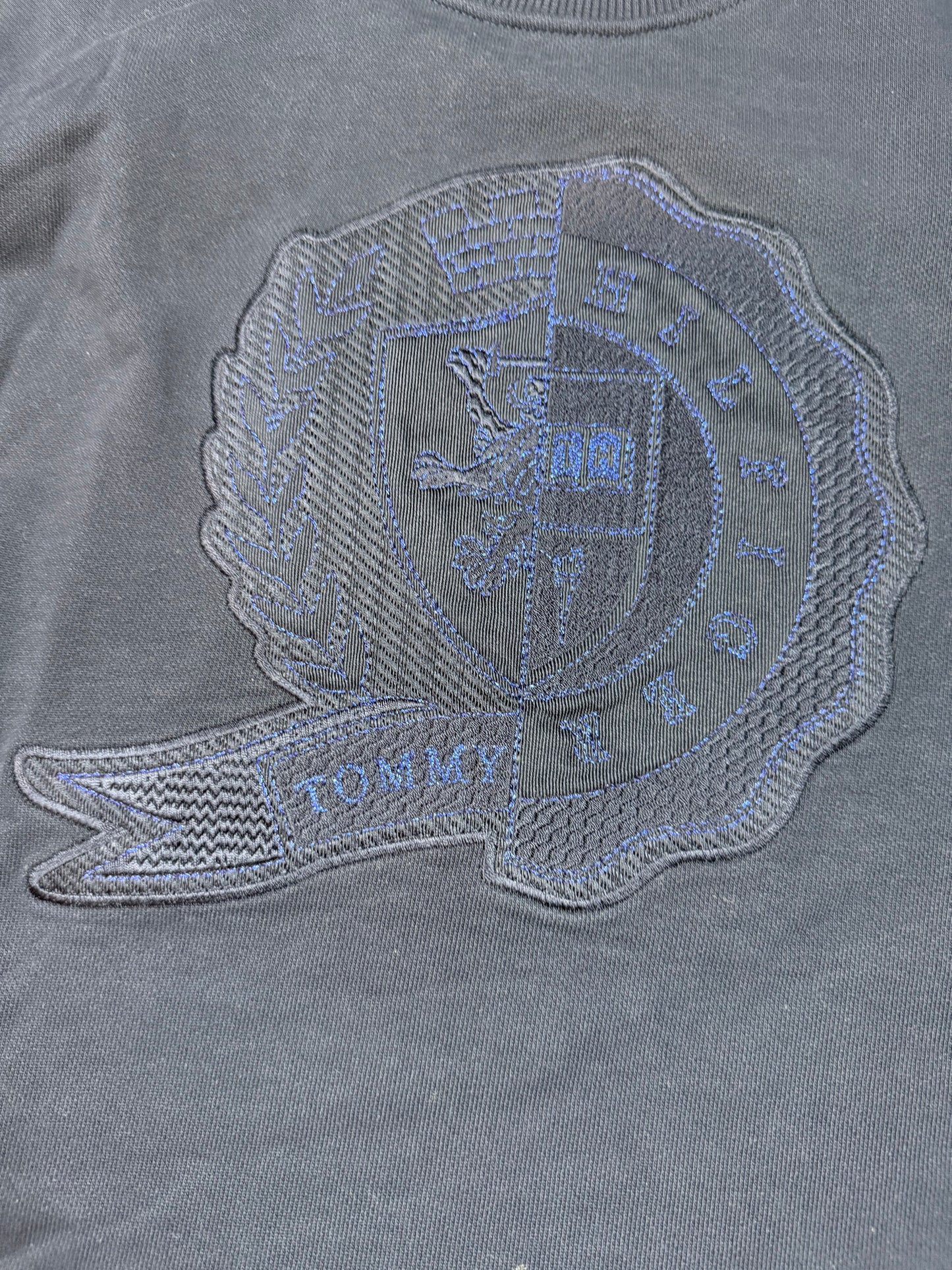 【TOMMY HILFIGER ICONS】ネイビー クルーネック スウェットシャツ 金ボタン装飾 コットン100% メンズ 長袖