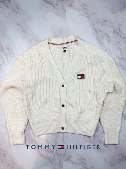 【TOMMY JEANS】ホワイト ニットカーディガン レディースSサイズ | トミージーンズ ロゴワッペン付き Vネック