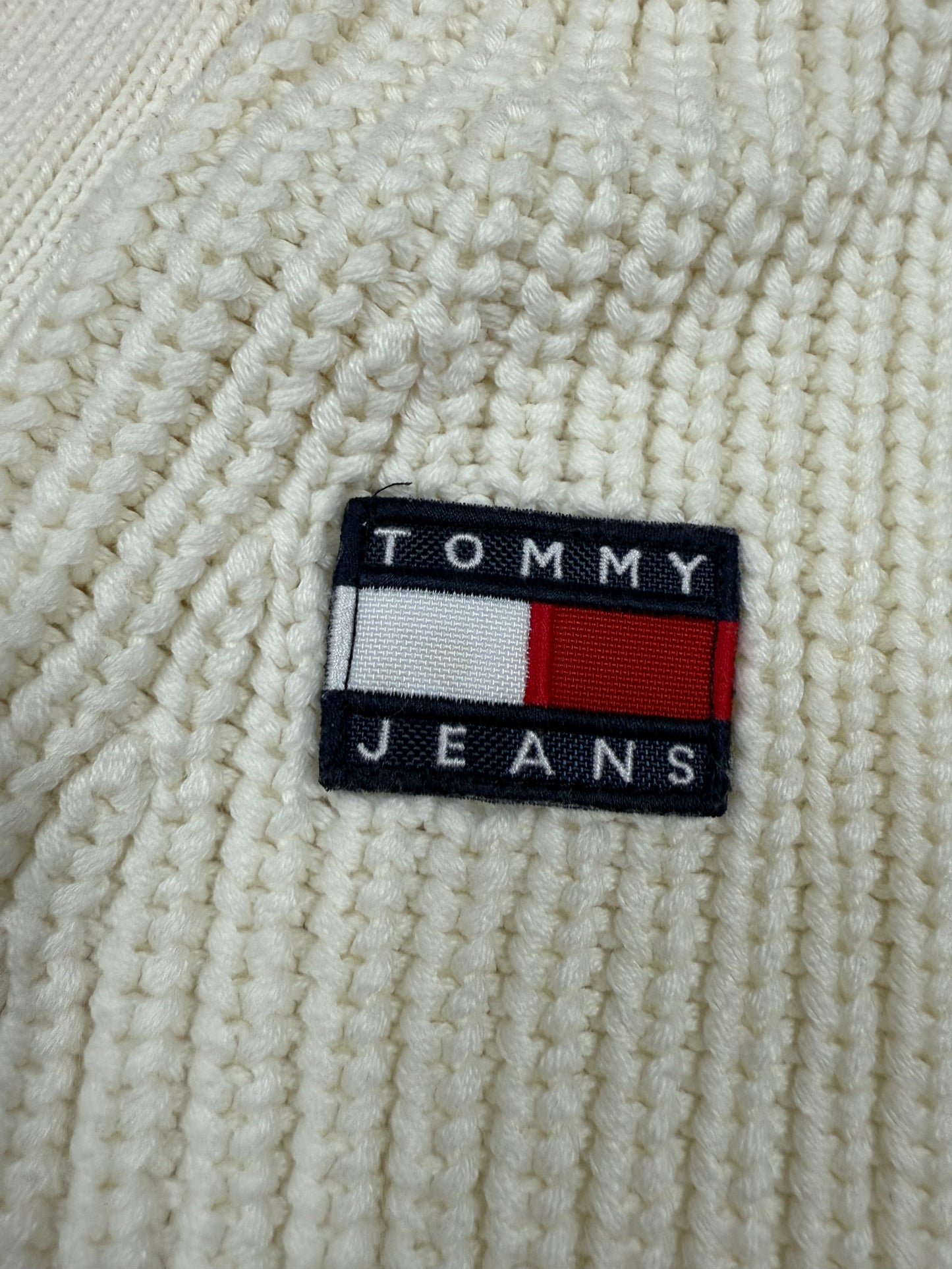 【TOMMY JEANS】ホワイト ニットカーディガン レディースSサイズ | トミージーンズ ロゴワッペン付き Vネック