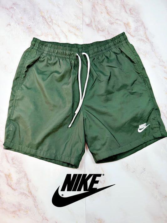 【NIKE】グリーン ショーツ Mサイズ | スウッシュロゴ メンズ スポーツ カジュアル 短パン