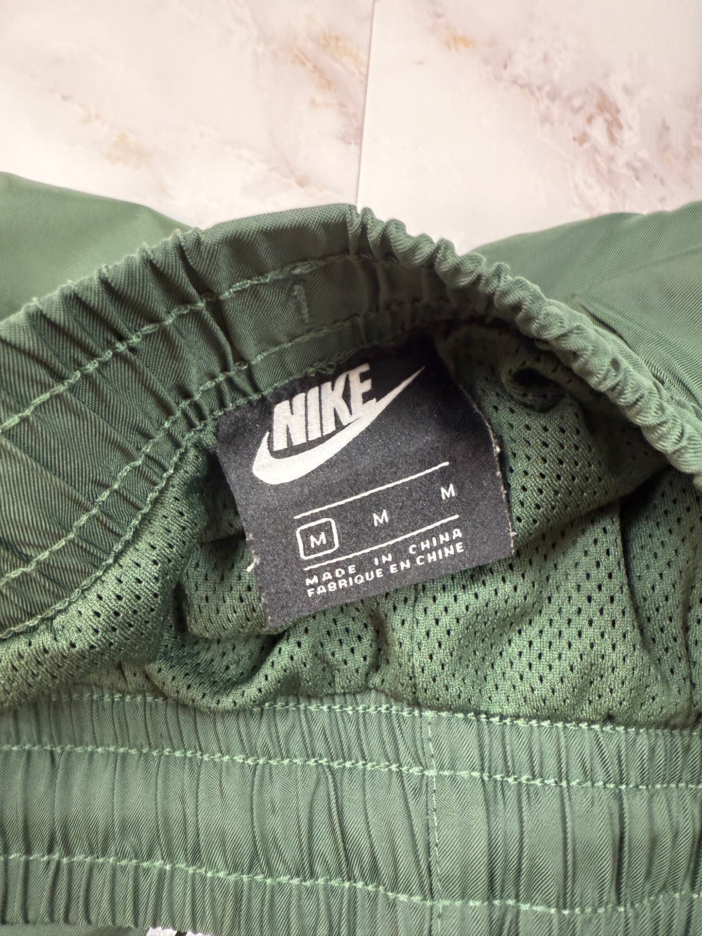 【NIKE】グリーン ショーツ Mサイズ | スウッシュロゴ メンズ スポーツ カジュアル 短パン