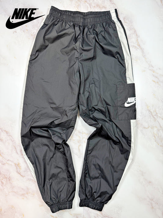 【NIKE】ナイロン カーゴ ジョガーパンツ ブラック×ホワイト サイドライン Sサイズ | スポーツ＆カジュアルに最適