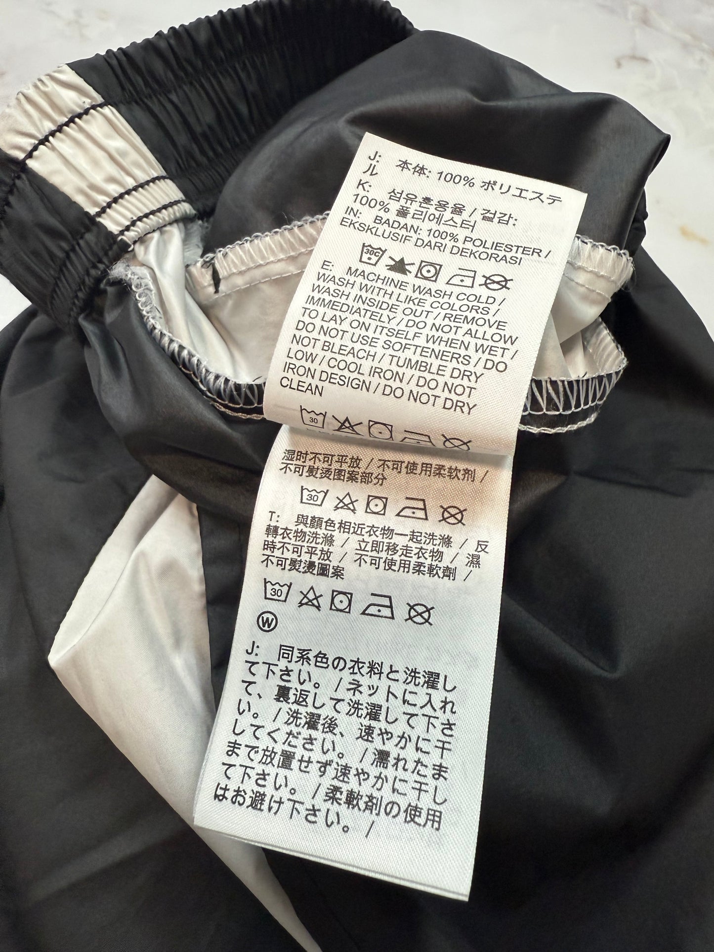 【NIKE】ナイロン カーゴ ジョガーパンツ ブラック×ホワイト サイドライン Sサイズ | スポーツ＆カジュアルに最適