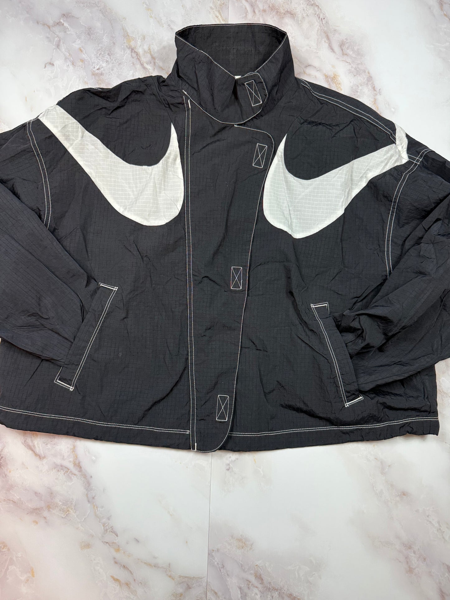 【NIKE】ビッグスウッシュ ナイロンジャケット ブラック XSサイズ | スポーツ＆ストリートスタイル