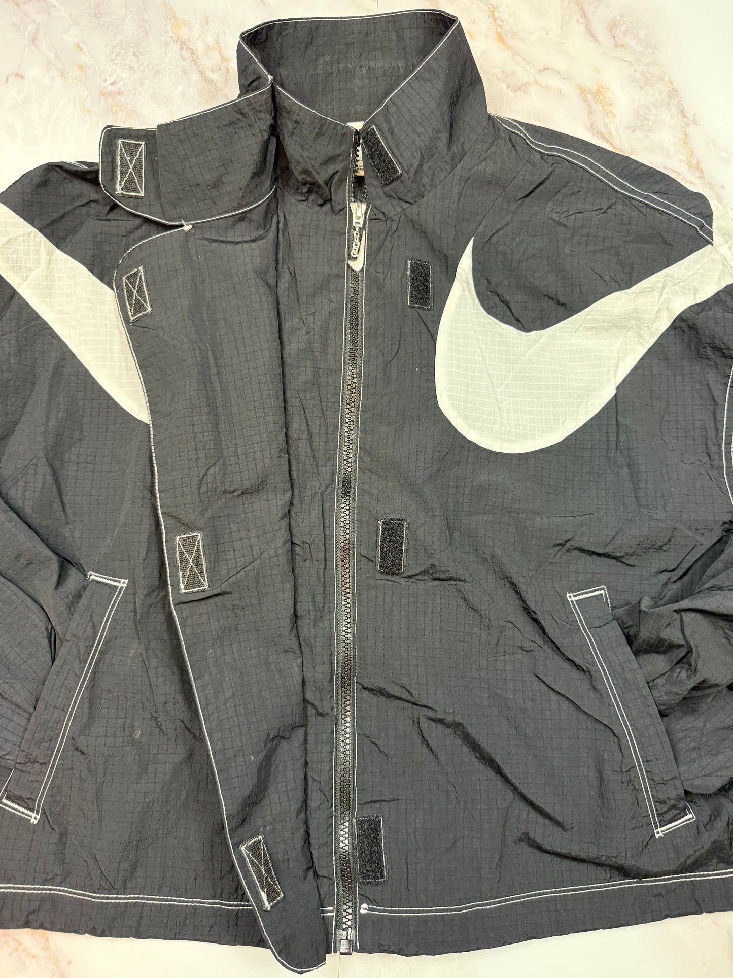 【NIKE】ビッグスウッシュ ナイロンジャケット ブラック XSサイズ | スポーツ＆ストリートスタイル