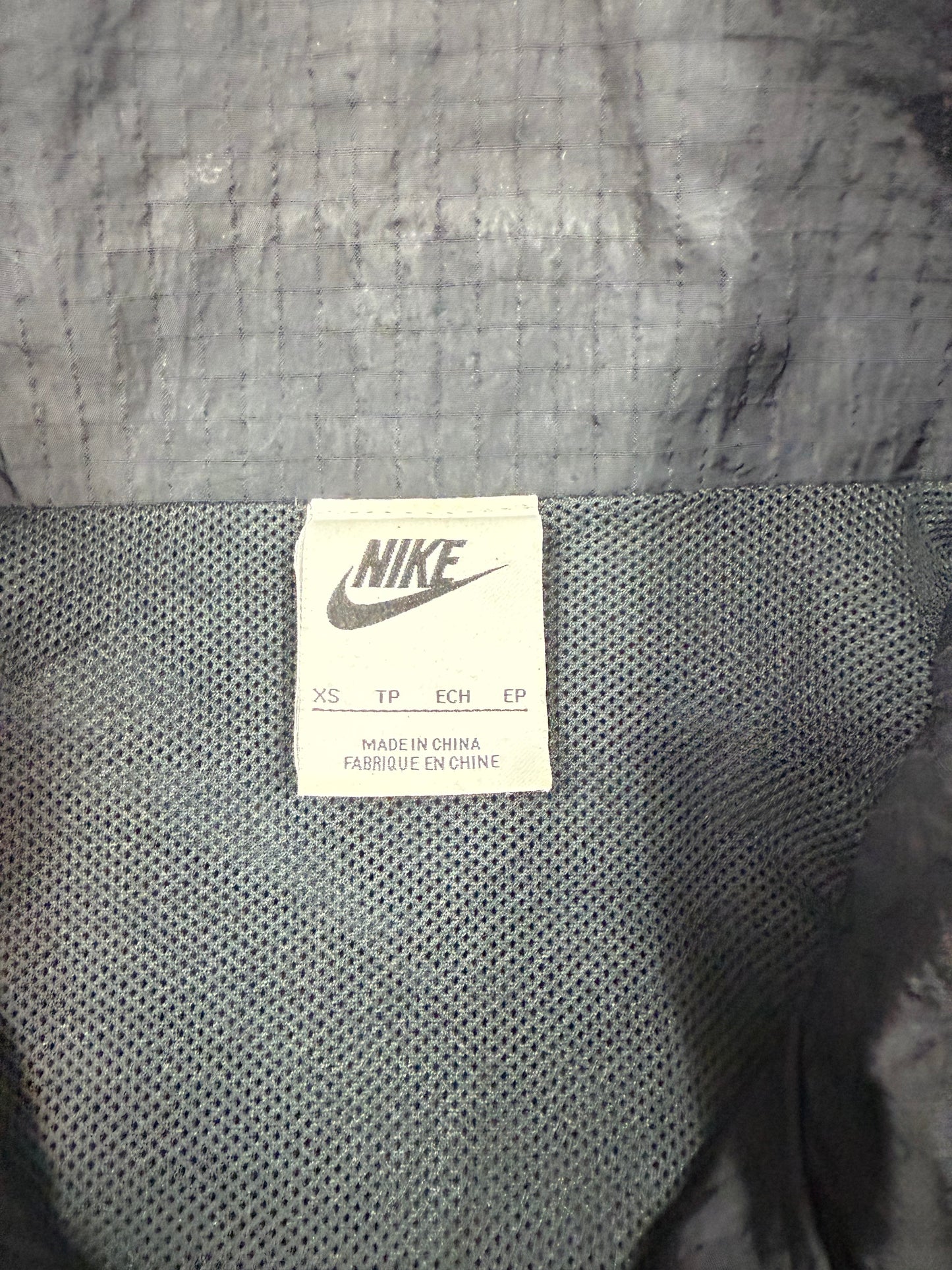 【NIKE】ビッグスウッシュ ナイロンジャケット ブラック XSサイズ | スポーツ＆ストリートスタイル