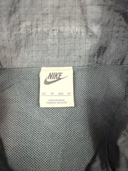 【NIKE】ビッグスウッシュ ナイロンジャケット ブラック XSサイズ | スポーツ＆ストリートスタイル