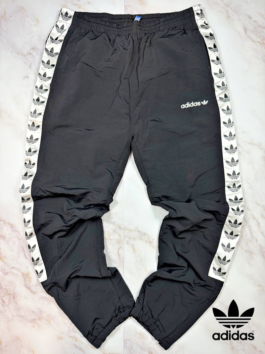 【adidas Originals】サイドロゴテープ トラックパンツ ブラック Lサイズ 裏地メッシュ ジャージボトムス