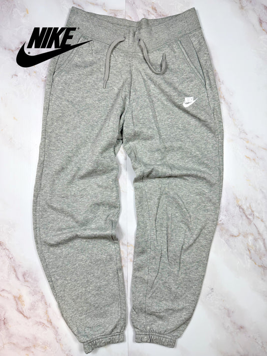 【NIKE】スウェットパンツ グレー 裏起毛 スモールロゴ メンズSサイズ | ナイキ ジョガーパンツ カジュアル スポーツウェア