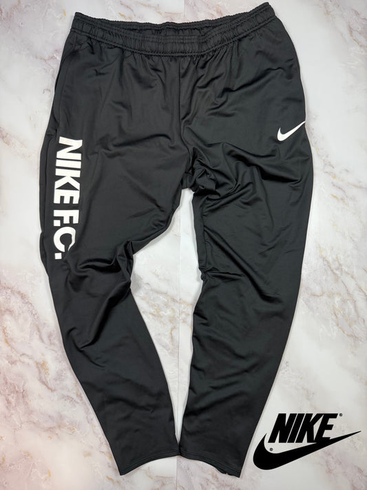 NIKE ナイキ Dri-FIT トレーニングパンツ XXL ブラック NIKE F.C. ロゴ入り メンズ スポーツウェア